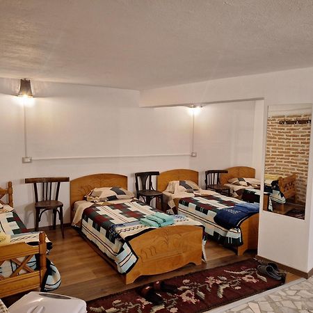 At Pikotiko'S - Korca City Rooms For Rent Dış mekan fotoğraf