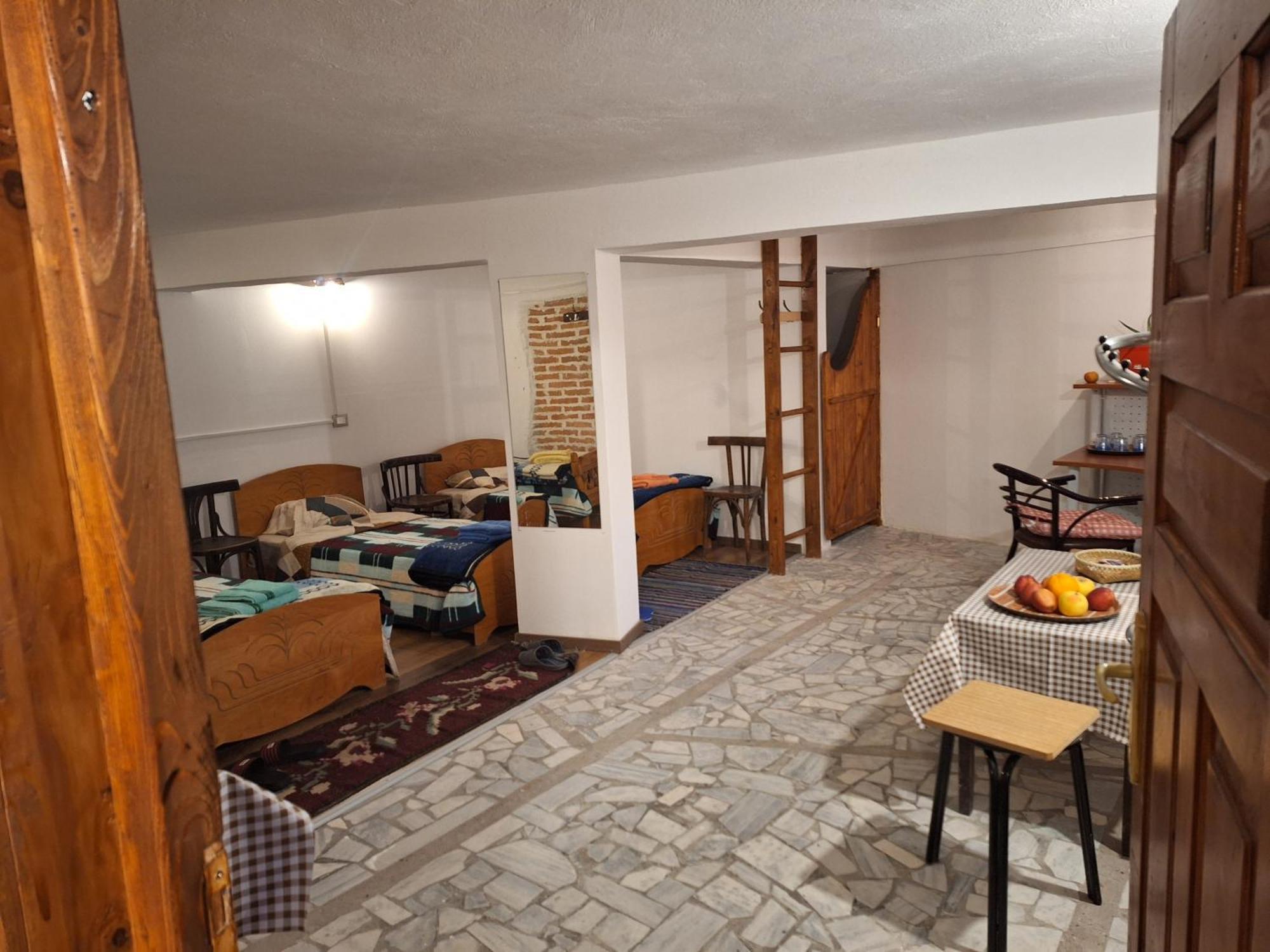 At Pikotiko'S - Korca City Rooms For Rent Dış mekan fotoğraf