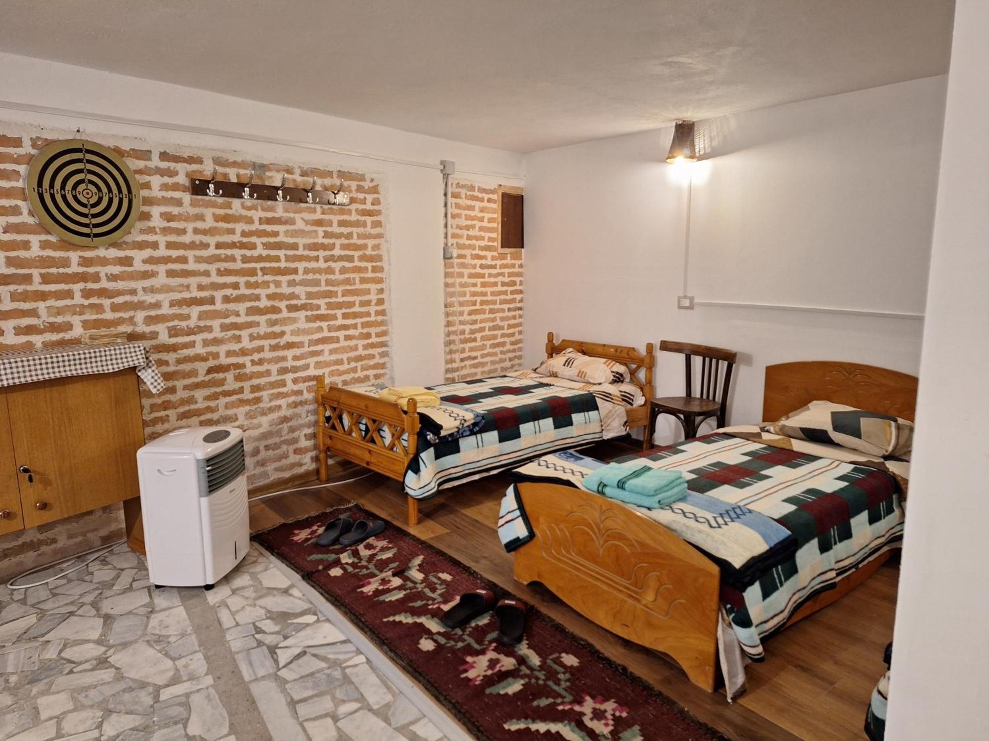 At Pikotiko'S - Korca City Rooms For Rent Dış mekan fotoğraf