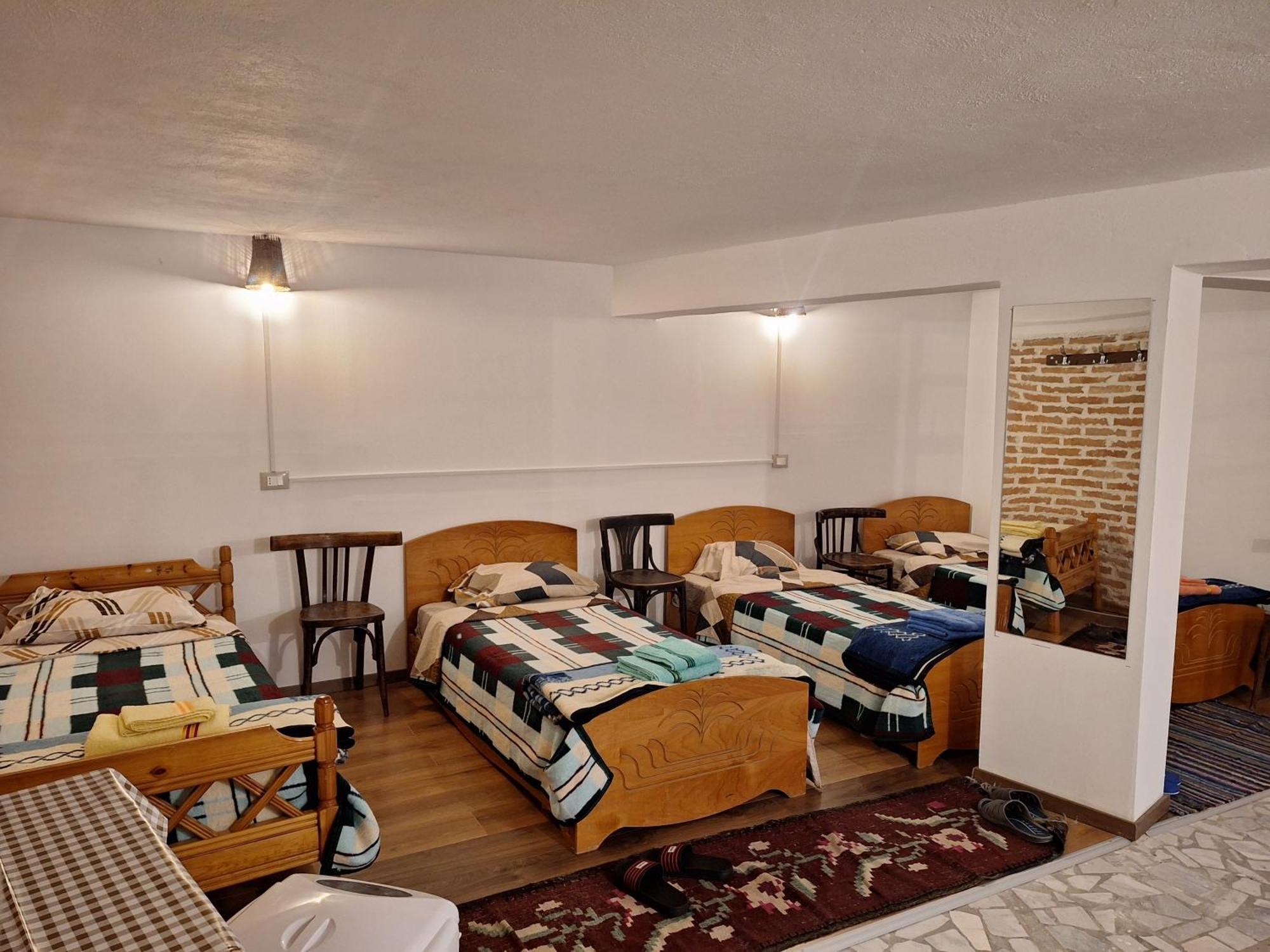 At Pikotiko'S - Korca City Rooms For Rent Dış mekan fotoğraf